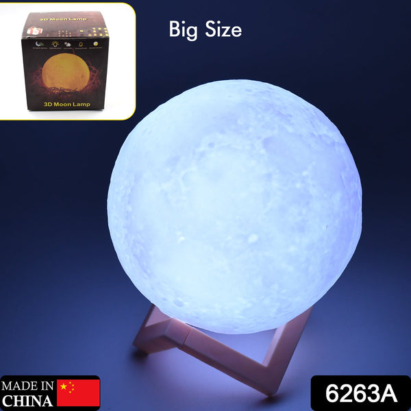 LED moon lamp with a warm and cool light option, perfect as a nightlight.