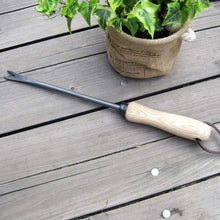 Garden weeder tool for removing weeds